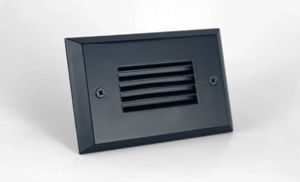 RT05 Louver Step Light in Black